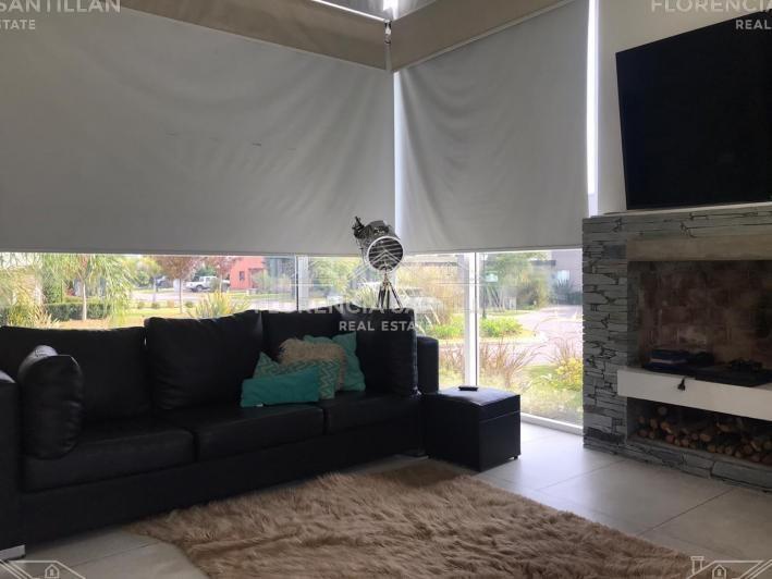 Foto de Casa Chalet de 7 ambientes con cochera en Venta en Almirante Brown, imagen 4