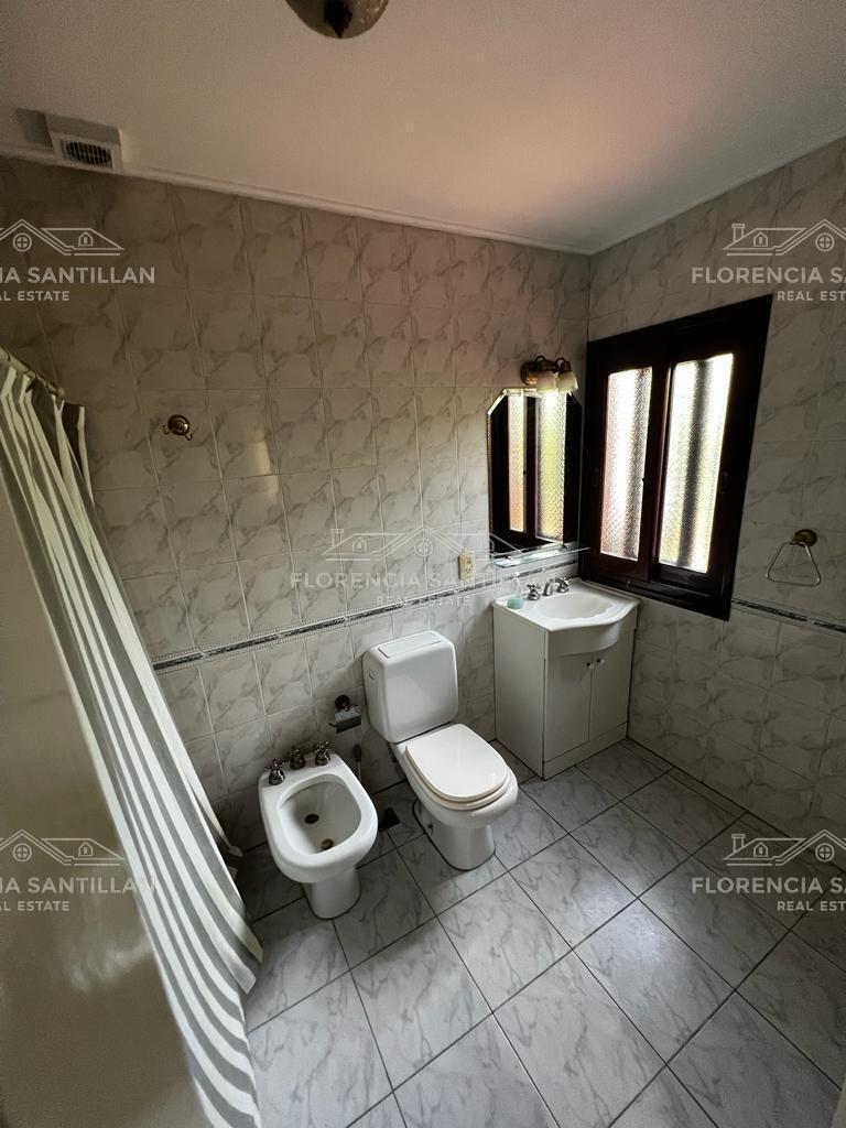 Foto de Casa Chalet de 5 ambientes en Venta en Adrogué, Almirante Brown, G.B.A, imagen 4