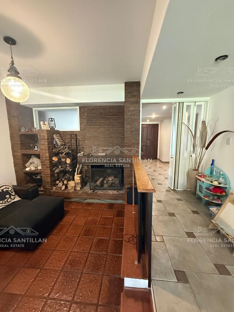 Foto de Casa Chalet de 5 ambientes con cochera en Venta en Temperley, Lomas de, imagen 4