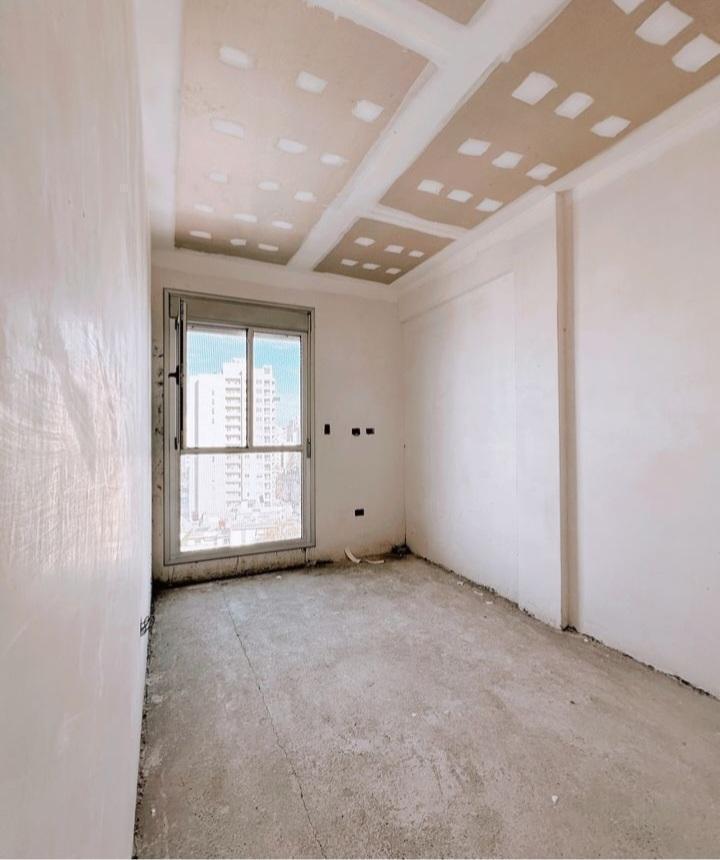 Departamento en Venta de 2 Dorm. C/ Cochera en Corrientes 30 4