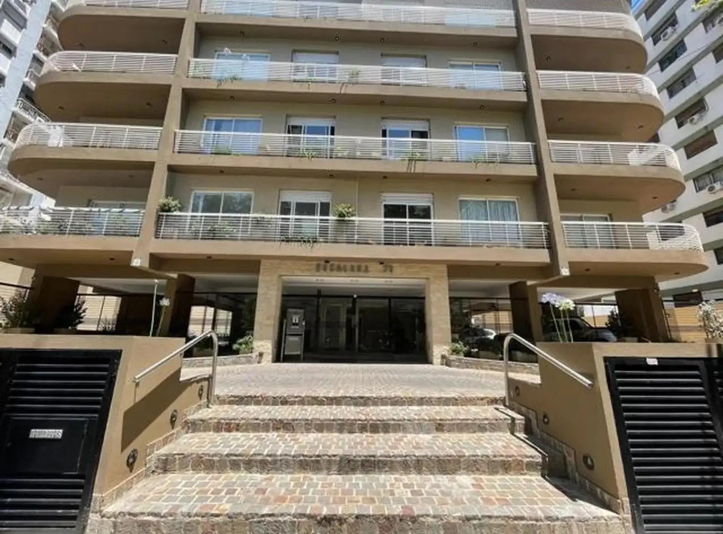 Venta Departamento 3 Ambientes con Cochera y Balcón en Ramos Mejía 2