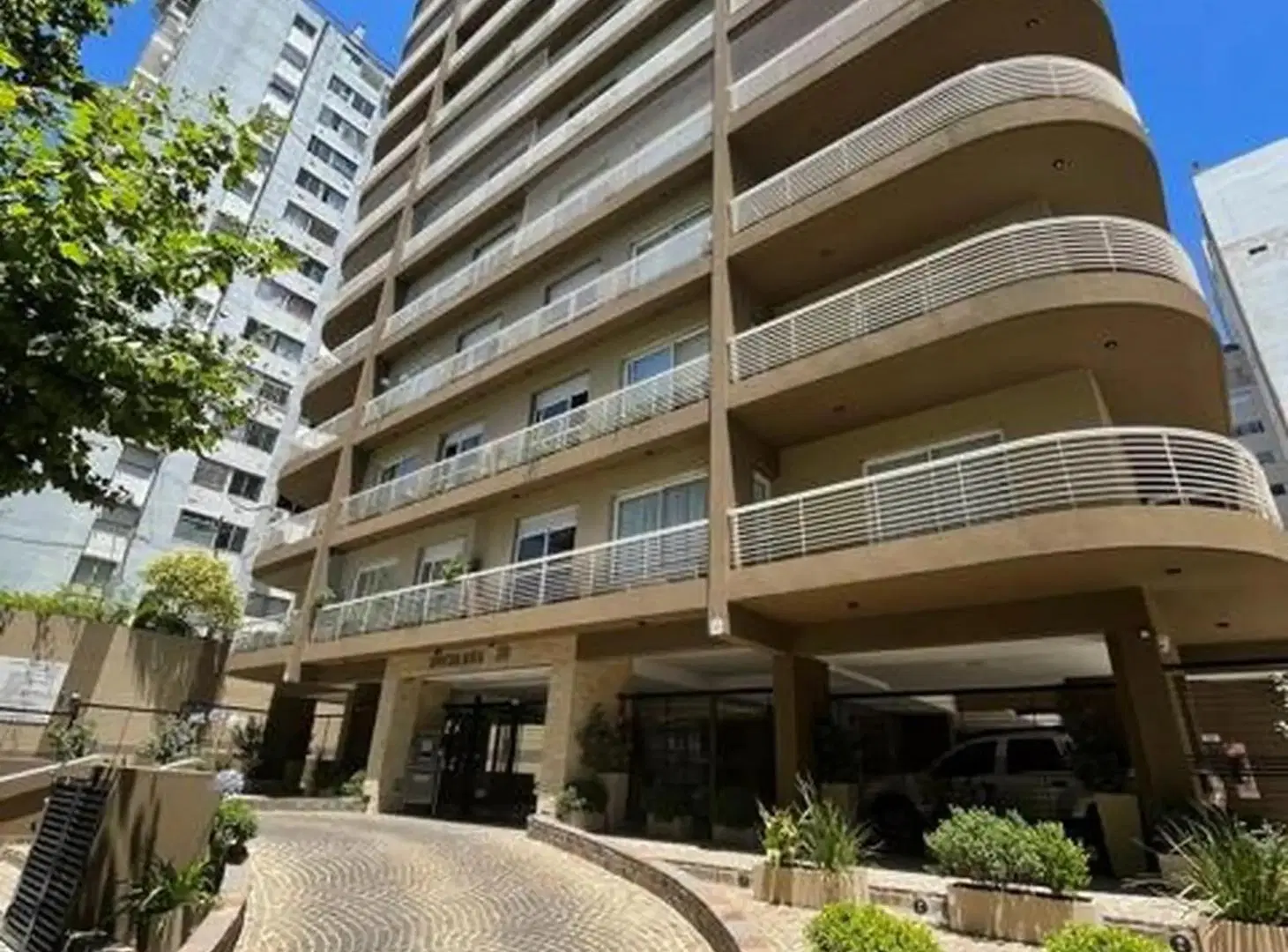 Venta Departamento 3 Ambientes con Cochera y Balcón en Ramos Mejía 1