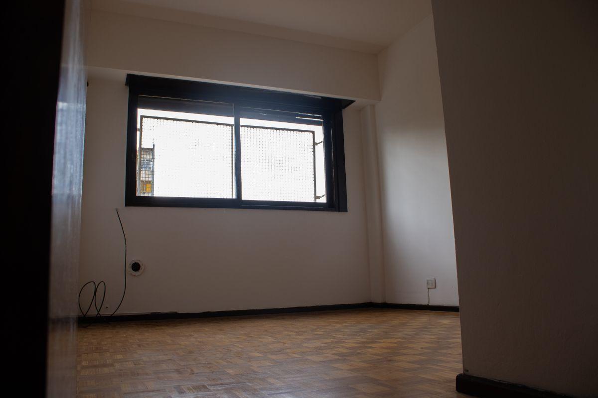 Foto de 3 AMBIENTES EN ALQUILER CON BALCÓN Y COCHERA – FLORES, imagen 4
