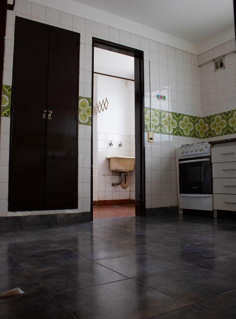 Foto de 3 AMBIENTES EN ALQUILER CON BALCÓN Y COCHERA – FLORES, imagen 5