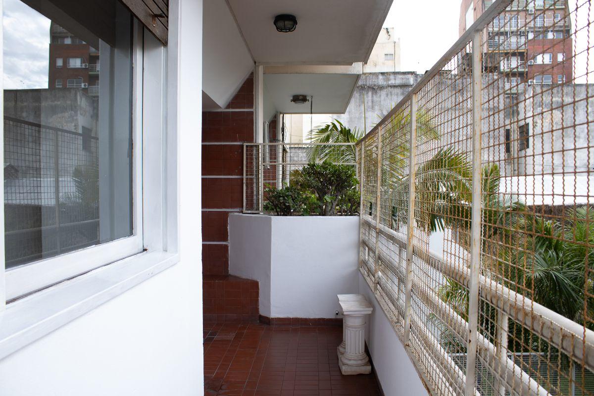 Foto de 3 AMBIENTES EN ALQUILER CON BALCÓN Y COCHERA – FLORES, imagen 2