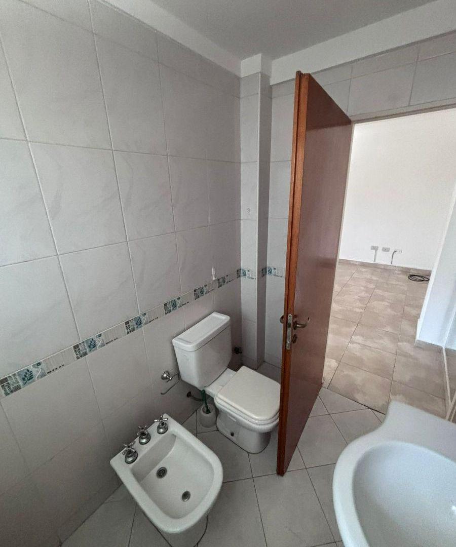 Foto de 2 AMBIENTES EN ALQUILER CON COCHERA CUBIERTA Y BALCÓN – VILLA LURO, imagen 5