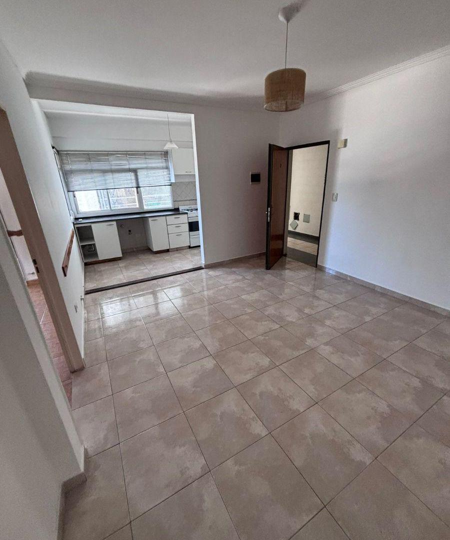 Foto de 2 AMBIENTES EN ALQUILER CON COCHERA CUBIERTA Y BALCÓN – VILLA LURO, imagen 1