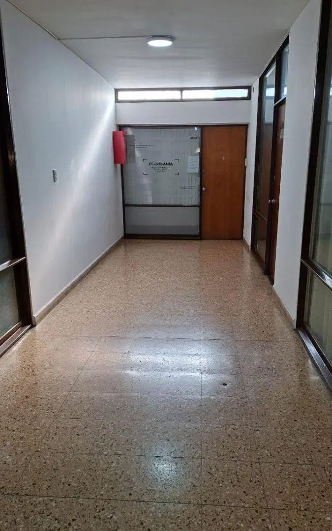 Se vende hermosa oficina 60m2, B° Centro! 2