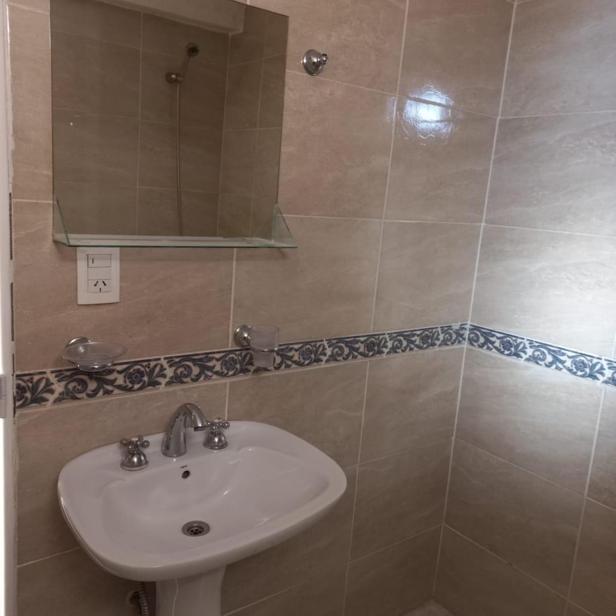Vendo Departamento de 2 Hab. C/cochera en Centro de Luján! 2