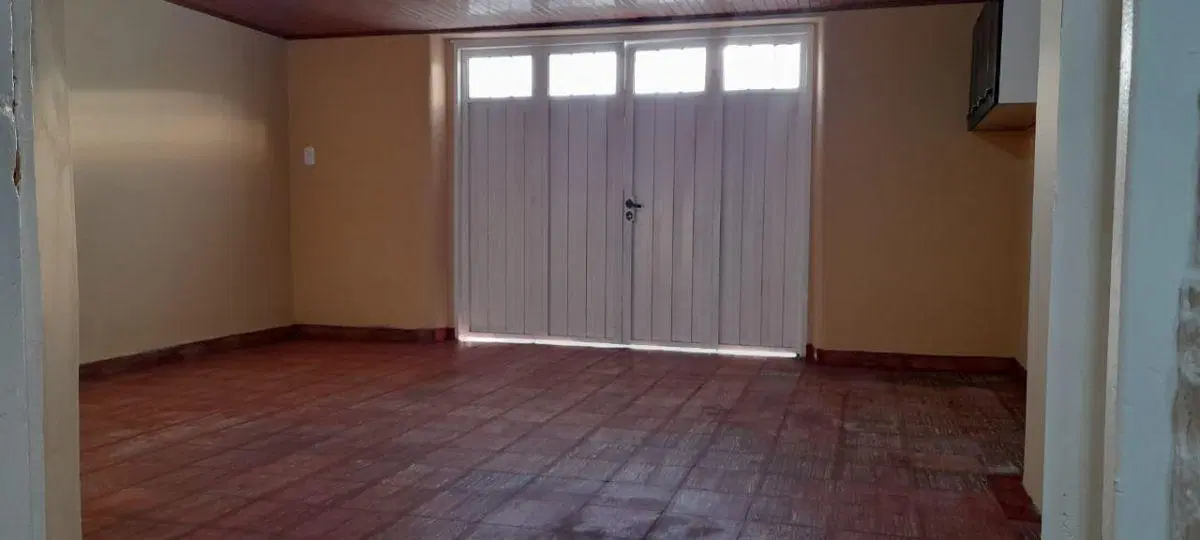 Amplia CASA en ALQUILER en Centro de Luján de Cuyo, a metros de calle Sáenz Peña 3
