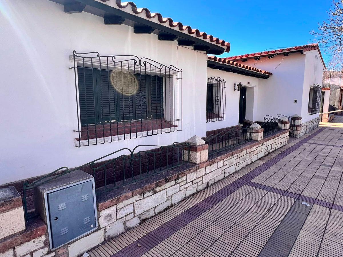 Foto de Casa para USO COMERCIAL EXCLUSIVO en ALQUILER en Centro de Luján de Cuyo, imagen 2