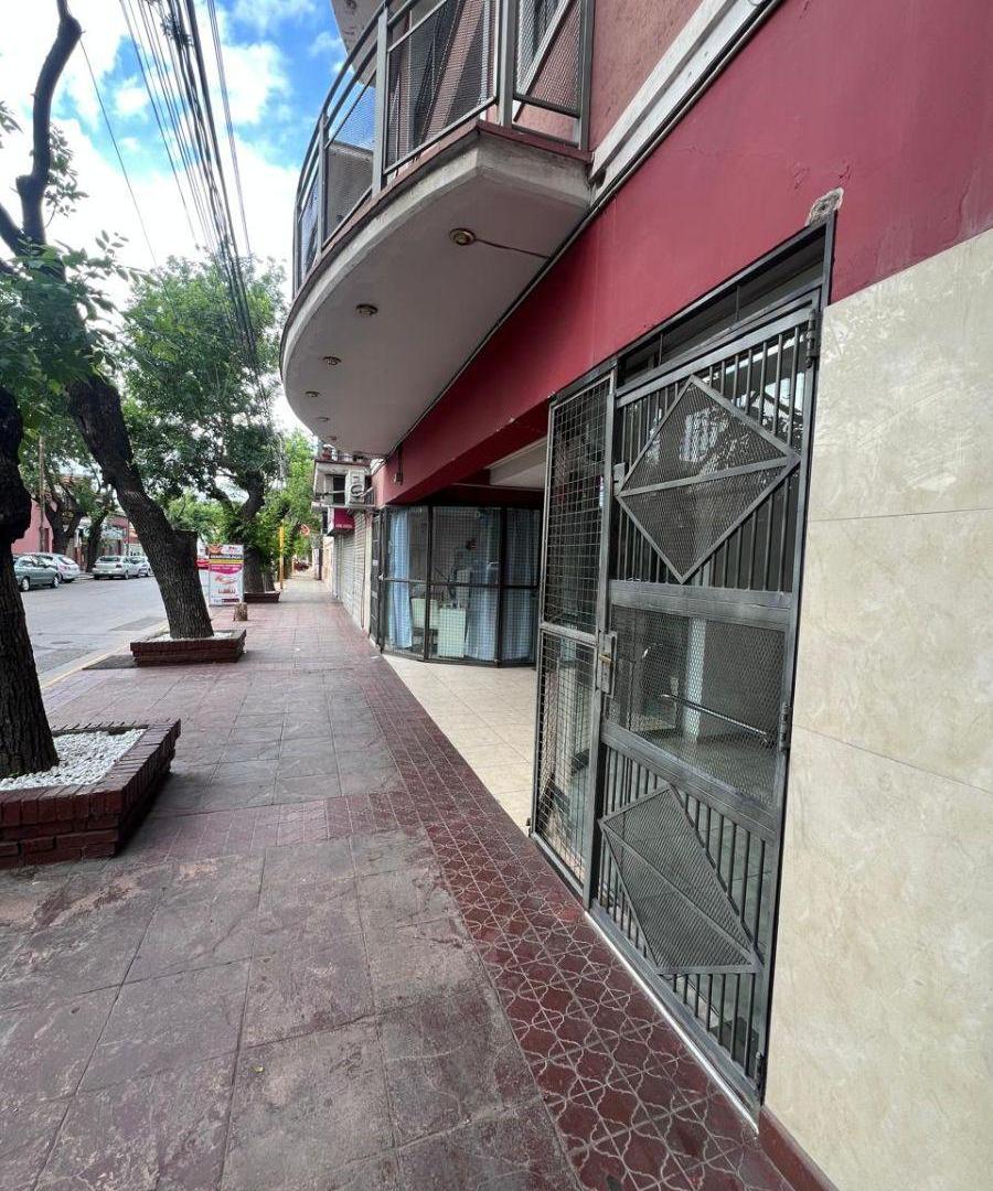 Foto de LOCAL COMERCIAL EN VENTA UBICADO EN CENTRO DE LUJÁN DE CUYO, A METROS, imagen 2