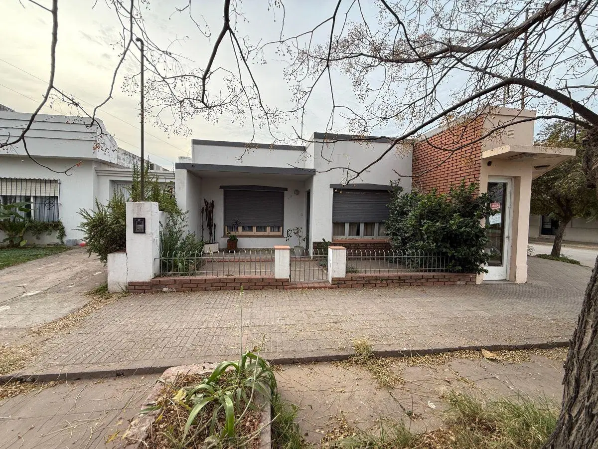 CASA CON LOCAL EN VENTA MUY BUENA UBICACION COMERCIAL. SAN ANTONIO DE ARECO 1
