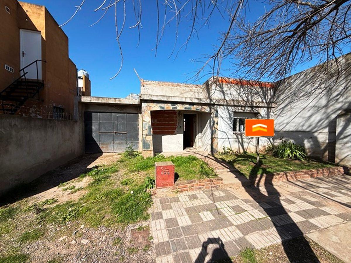 Foto de IRIGOYEN 706, CASA PARA TERMINAR DE RECICLAR. ARECO, imagen 1