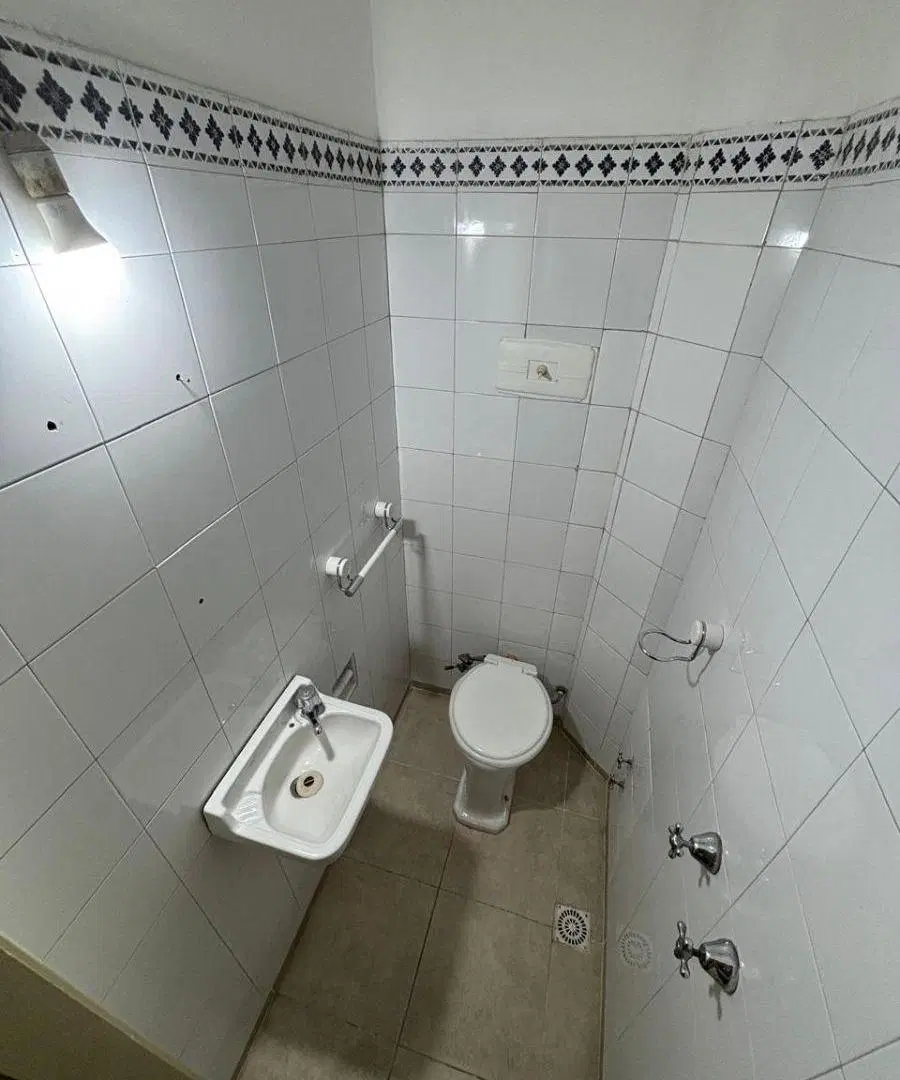 Alquiler en Pleno Centro! Semipiso de 2 Dormitorios, Doble Baño y Lavadero – Av. General Paz 3
