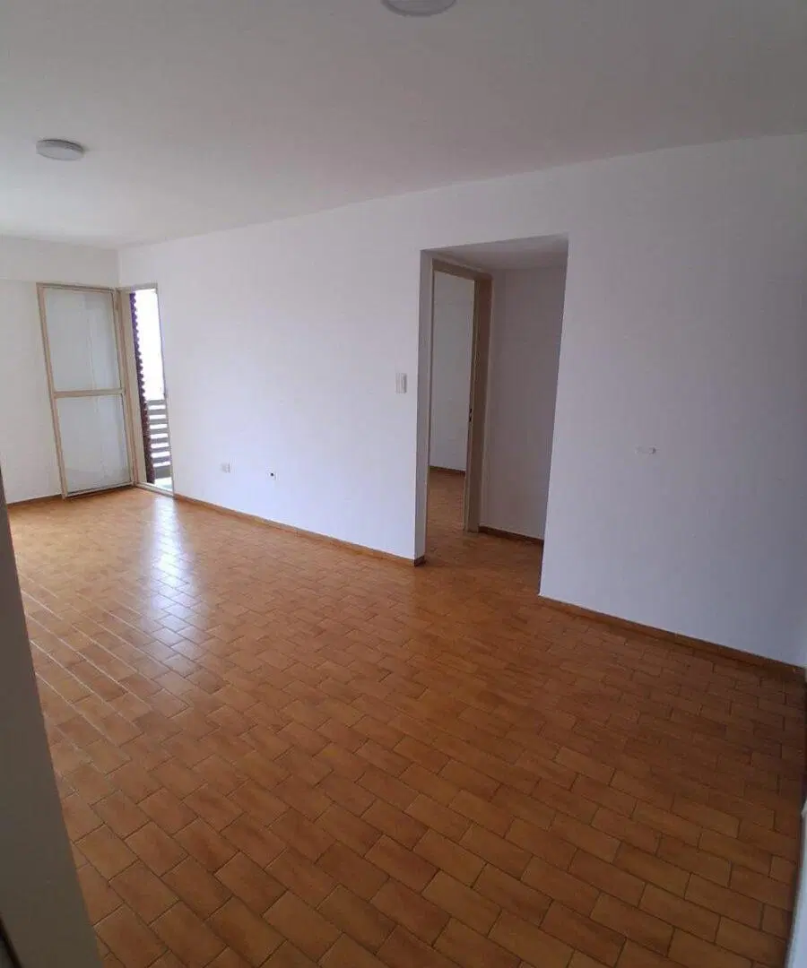 Alquiler en pleno Centro de la ciudad . Un dormitorio , 2 balcones con una excelente vista. 2