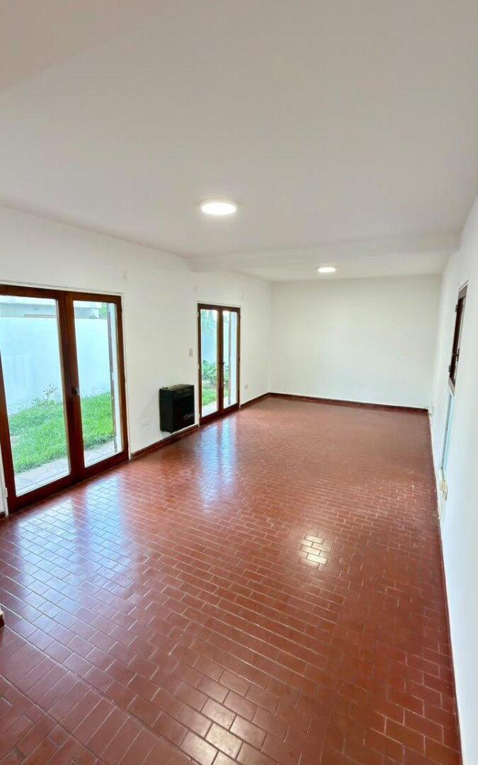 Foto de CASA 3 DORMITORIOS - PELAGIO LUNA 3400 - URCA / BAJO PALERMO, imagen 2