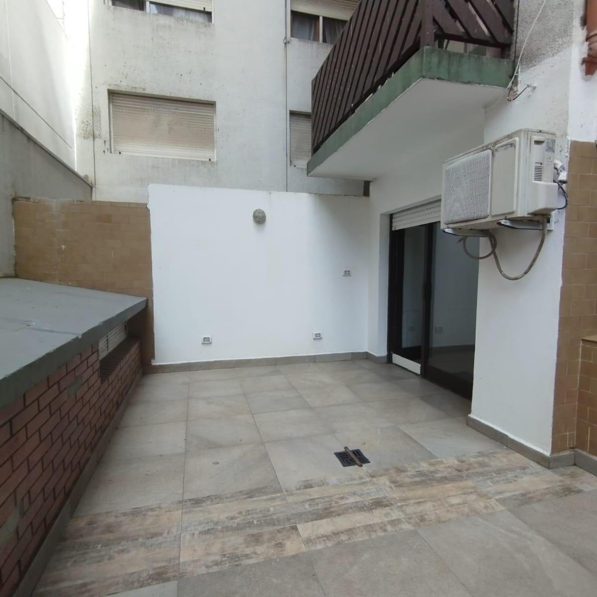 Venta Departamento 2 ambientes con patio. La Perla