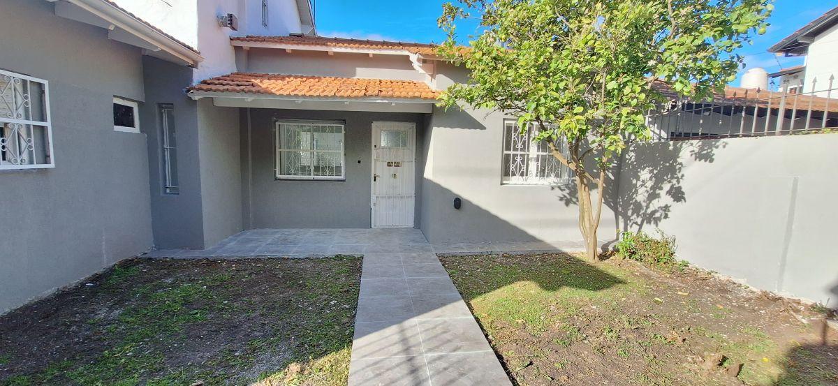 Venta Casa 3 ambientes con dependencia Garaje y Quincho. Parque Luro