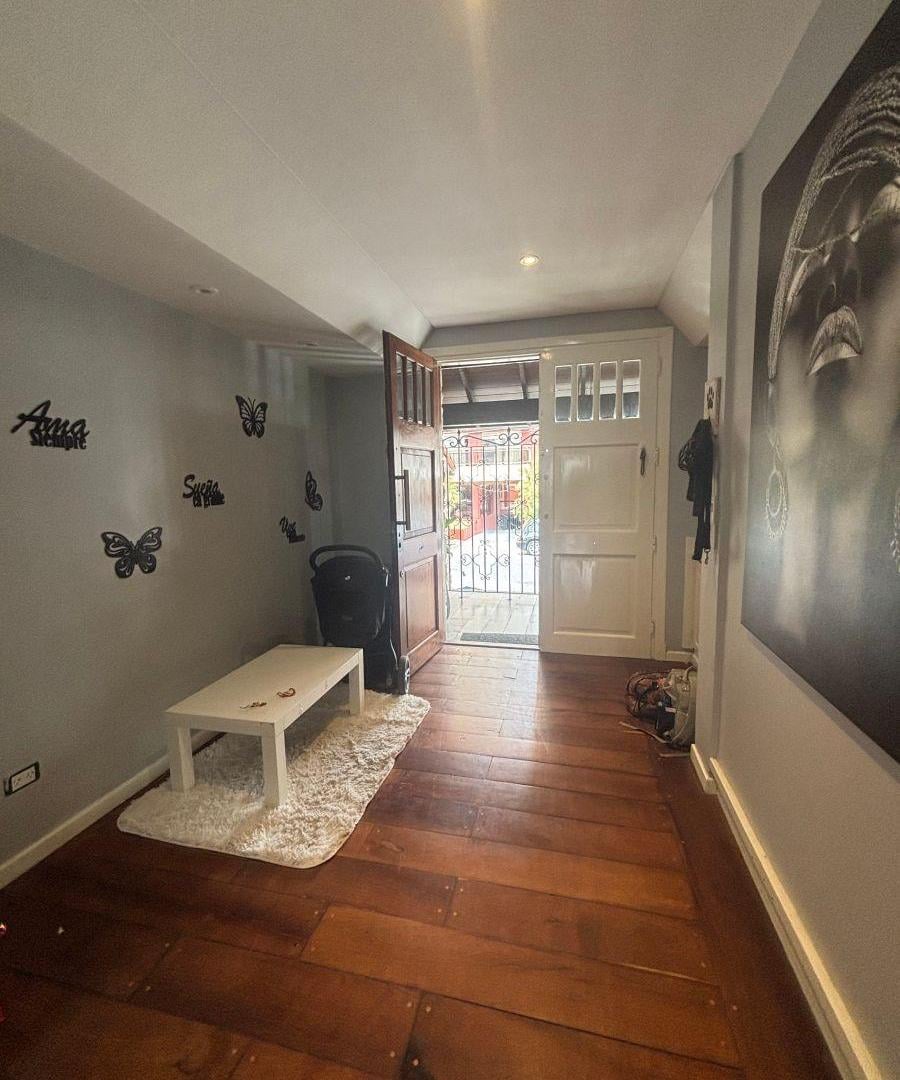 Foto de Venta Importante Chalet de estilo 4 ambientes con parque y quincho, imagen 2