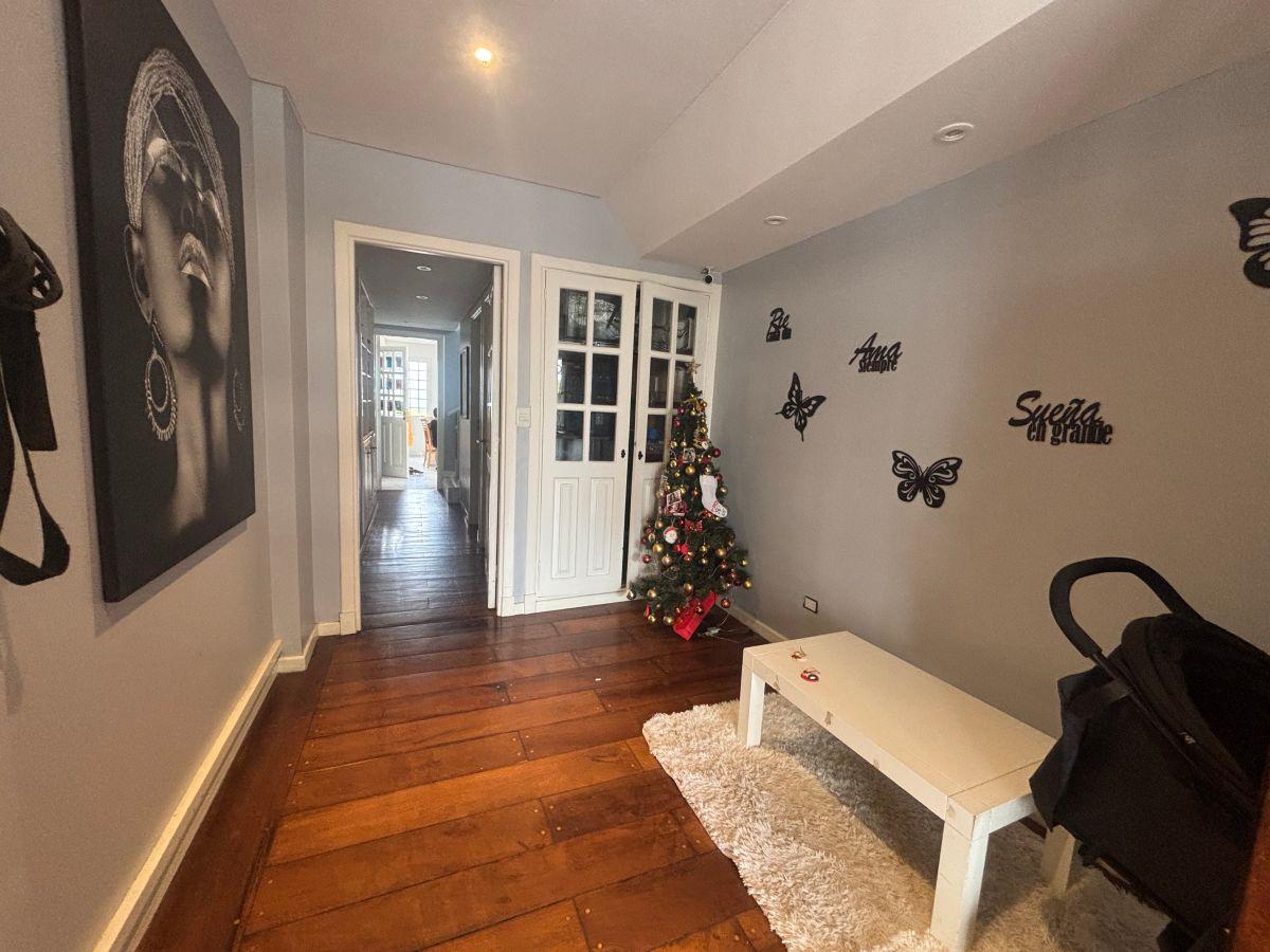 Foto de Venta Importante Chalet de estilo 4 ambientes con parque y quincho, imagen 5