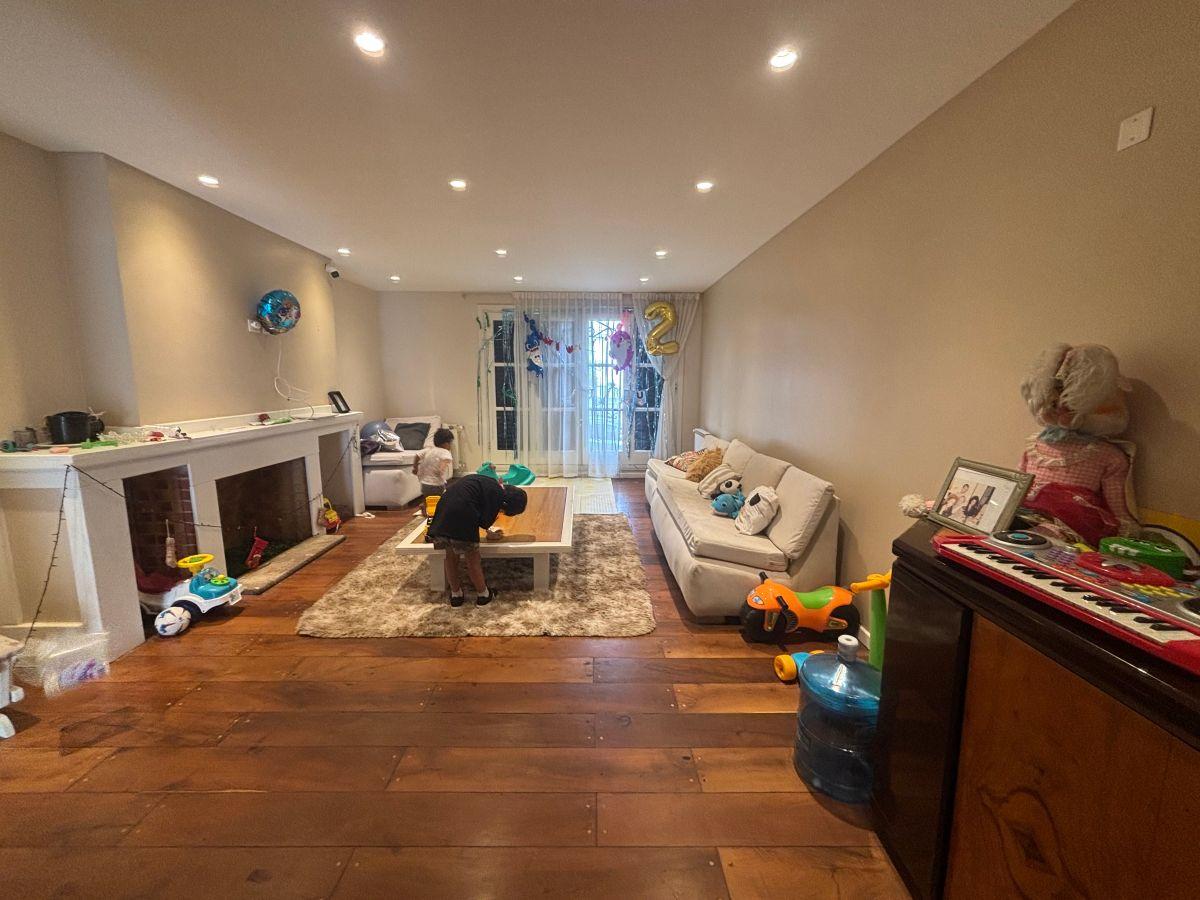 Foto de Venta Importante Chalet de estilo 4 ambientes con parque y quincho, imagen 4