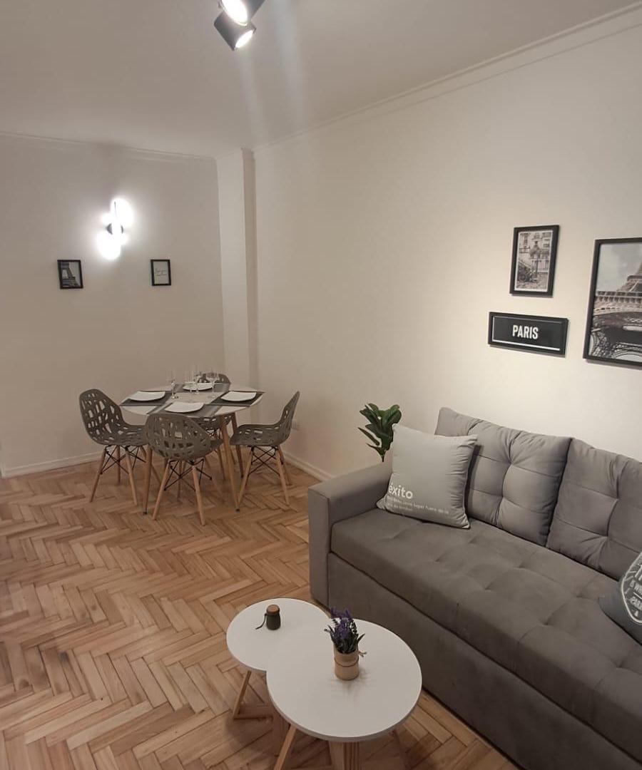 Venta Departamento 2 ambientes con Patio y Balcón. Zona Centro