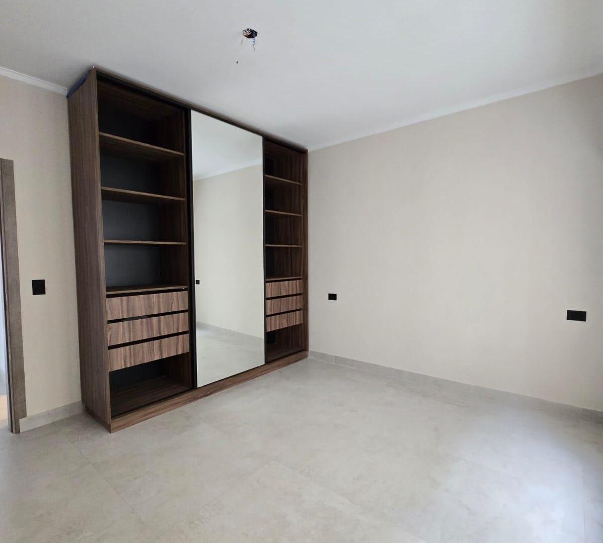Foto de Chalet en Venta con Parque y garage Quincho. Barrio San Jose, imagen 5