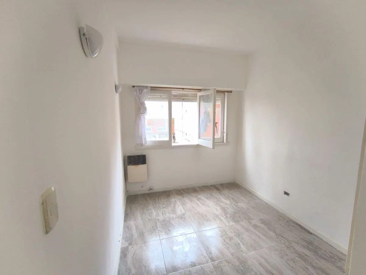 Alquiler 24 meses. Departamento 1 ambiente desplazado. Zona centro 4