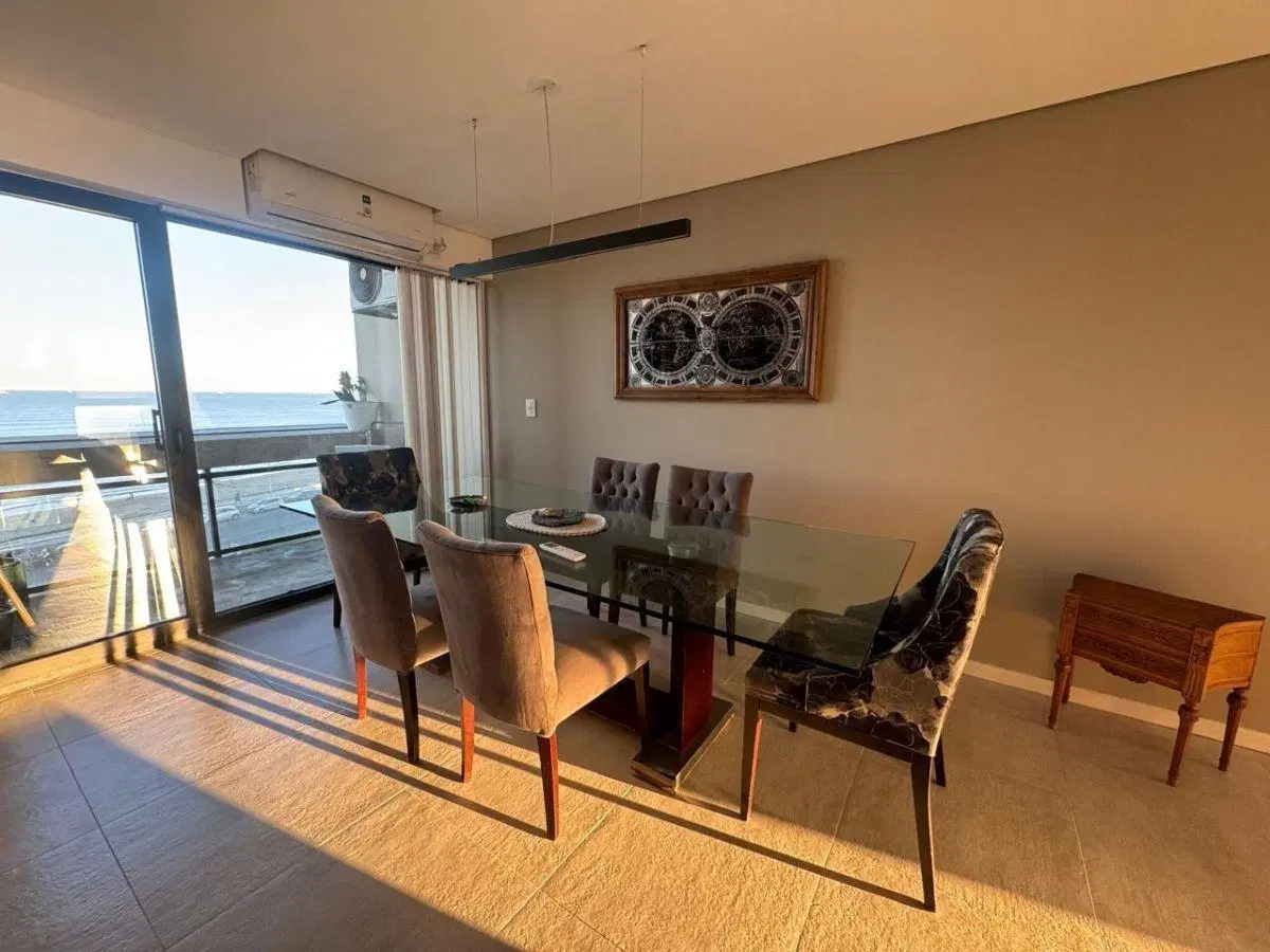 Venta Departamento 3 ambientes con Cochera. Plena Vista al Mar. Constitución 1