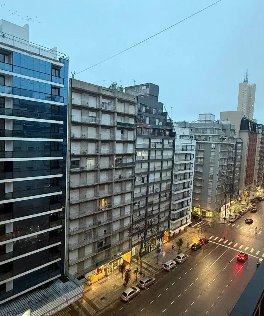 Ventas Departamento 3 ambientes con Balcón. Plaza Colón 2