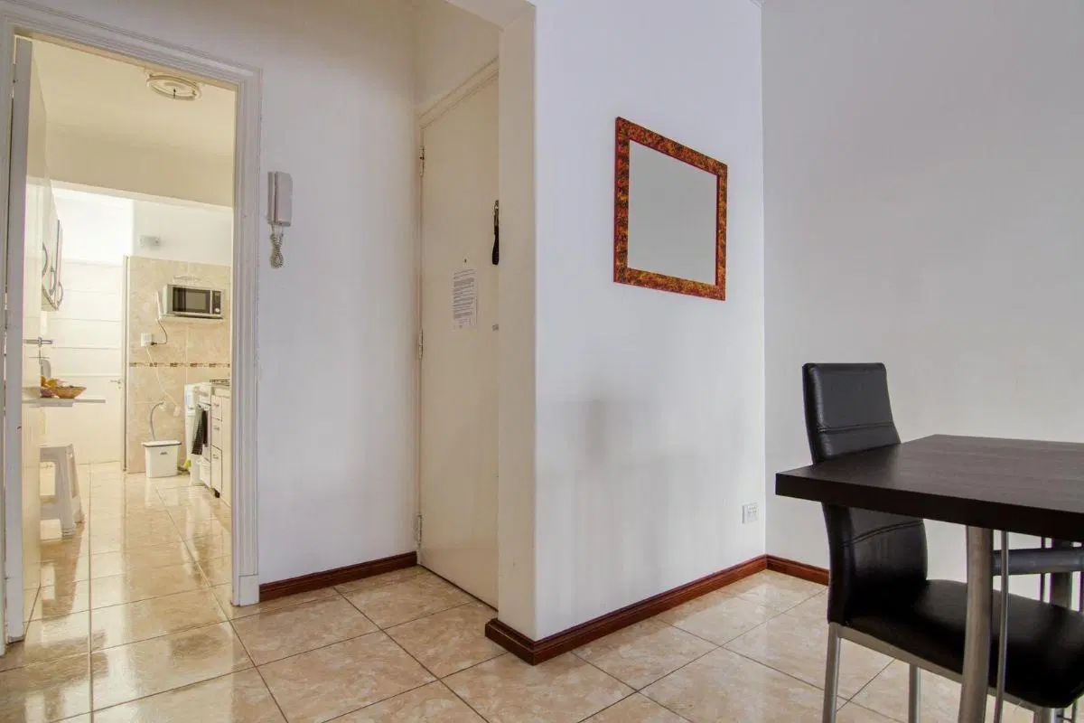 Venta Departamento 3 ambientes con Dependencia y Balcón. Zona Centro 4