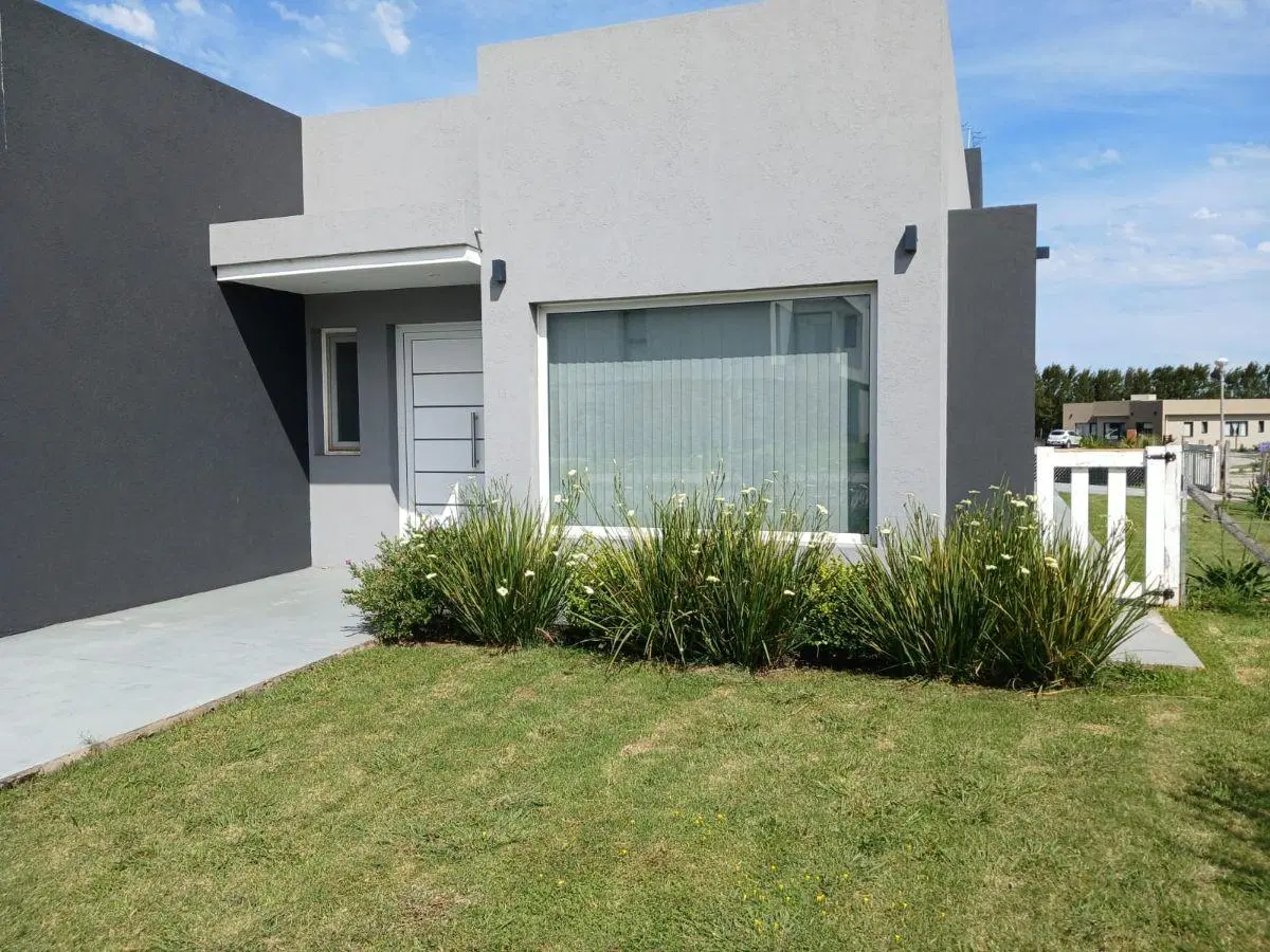 Venta Casa 4 ambientes con Piscina. Barrio Privado Tierra y Mar 4