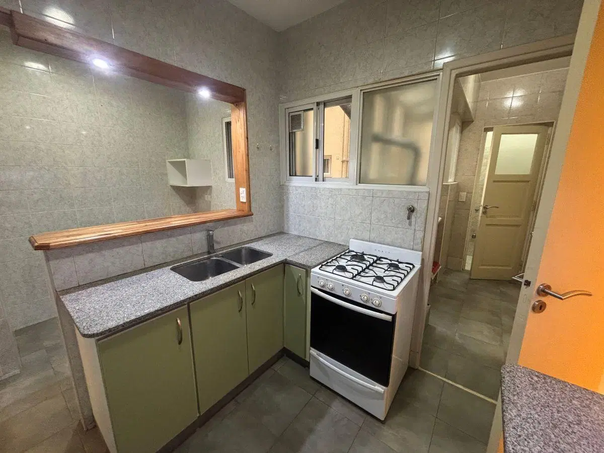 Venta Semipiso 3 ambientes Amplio y con Balcón. Plaza Colón 5