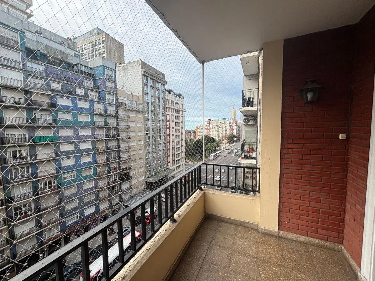 Venta Semipiso 3 ambientes Amplio y con Balcón. Plaza Colón 2