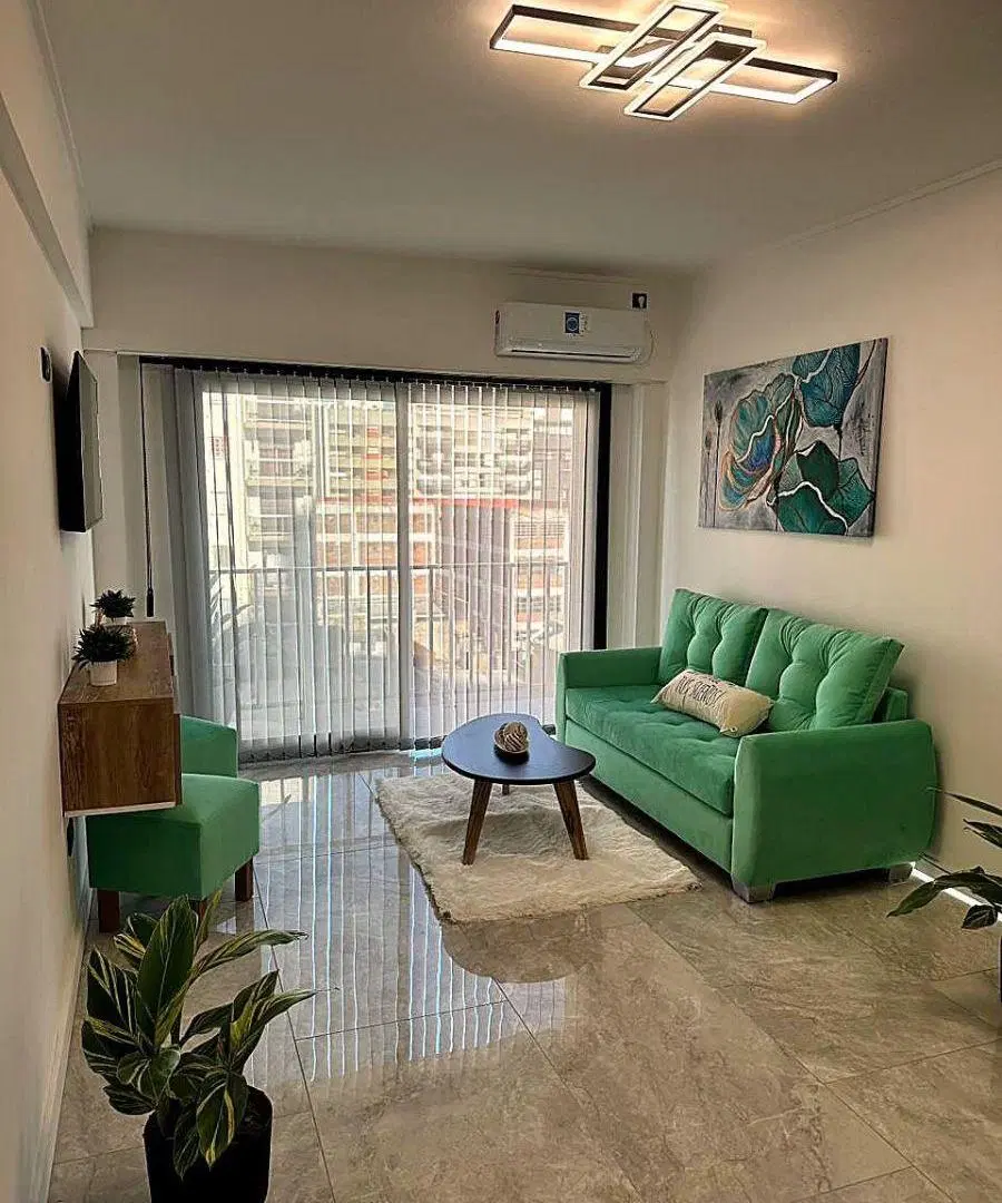 Venta Departamento 3 ambientes con Balcón a la calle. Zona Centro 1