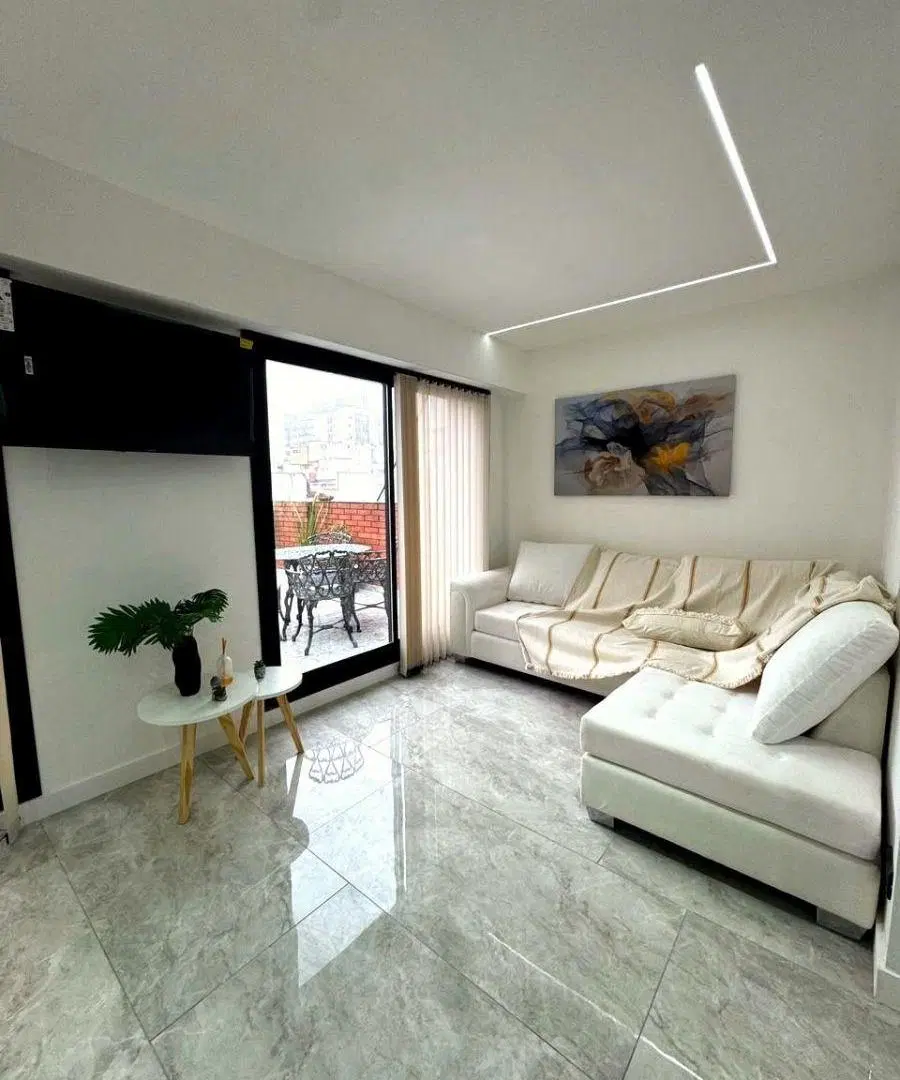 Venta Departamento 2 ambientes con 2 Terrazas y Parrilla. Zona Aldrey 5