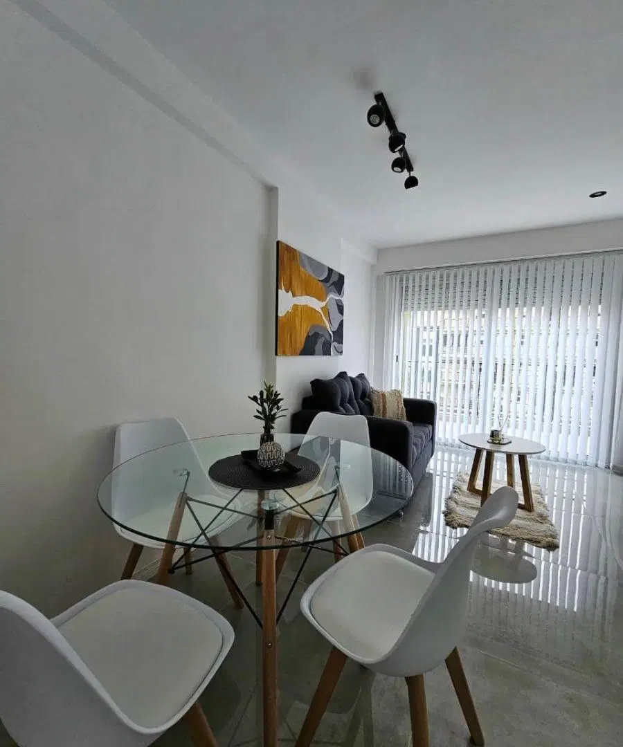 Venta Departamento 3 ambientes. Terraza al Frente. Zona Plaza Colón 2