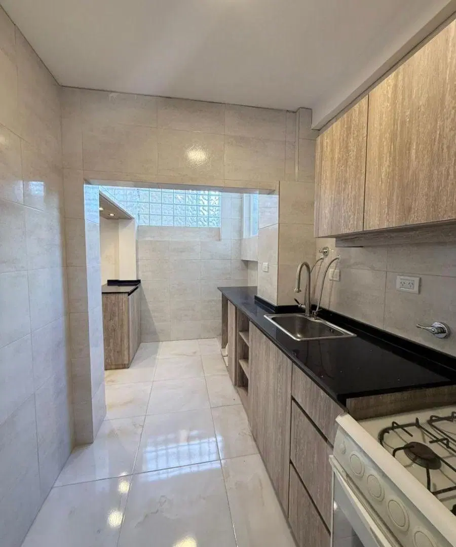 Venta Departamento 2 ambientes con Cochera. Zona Chauvin 2