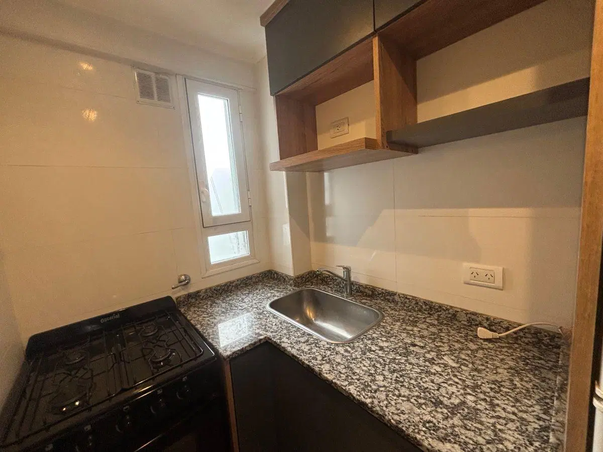 Venta Departamento 1 ambiente al Frente . Zona Plaza Colón 8