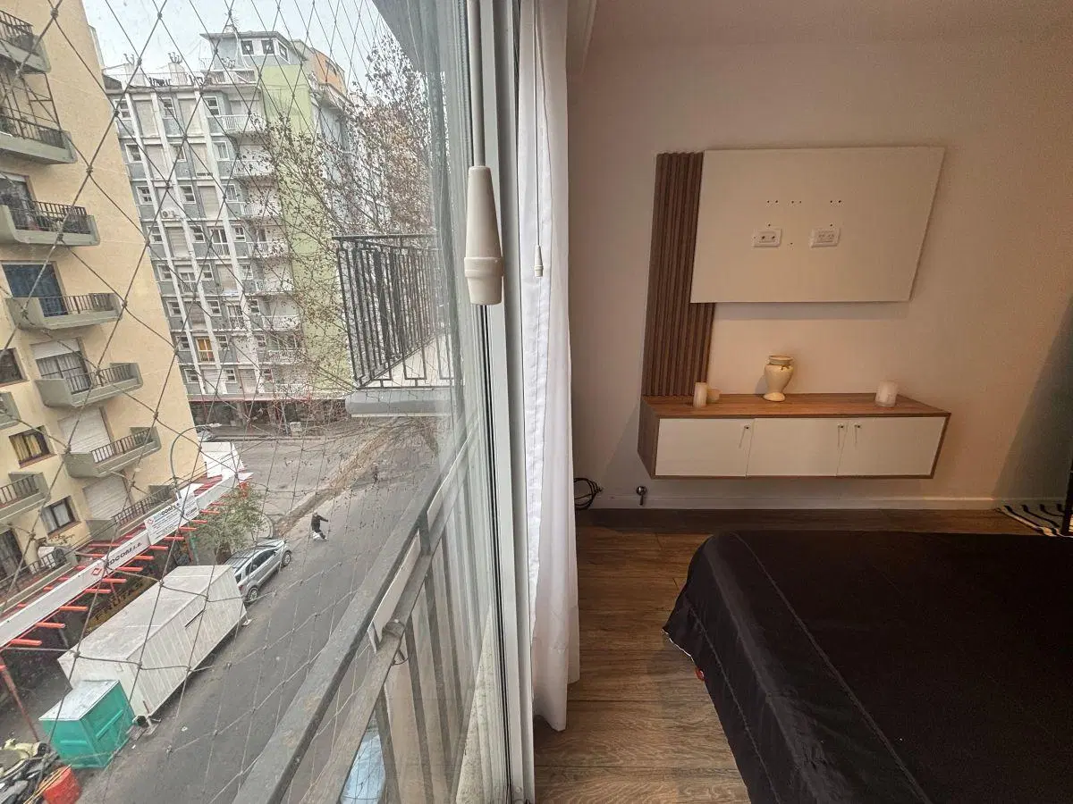 Venta Departamento 1 ambiente al Frente . Zona Plaza Colón 2