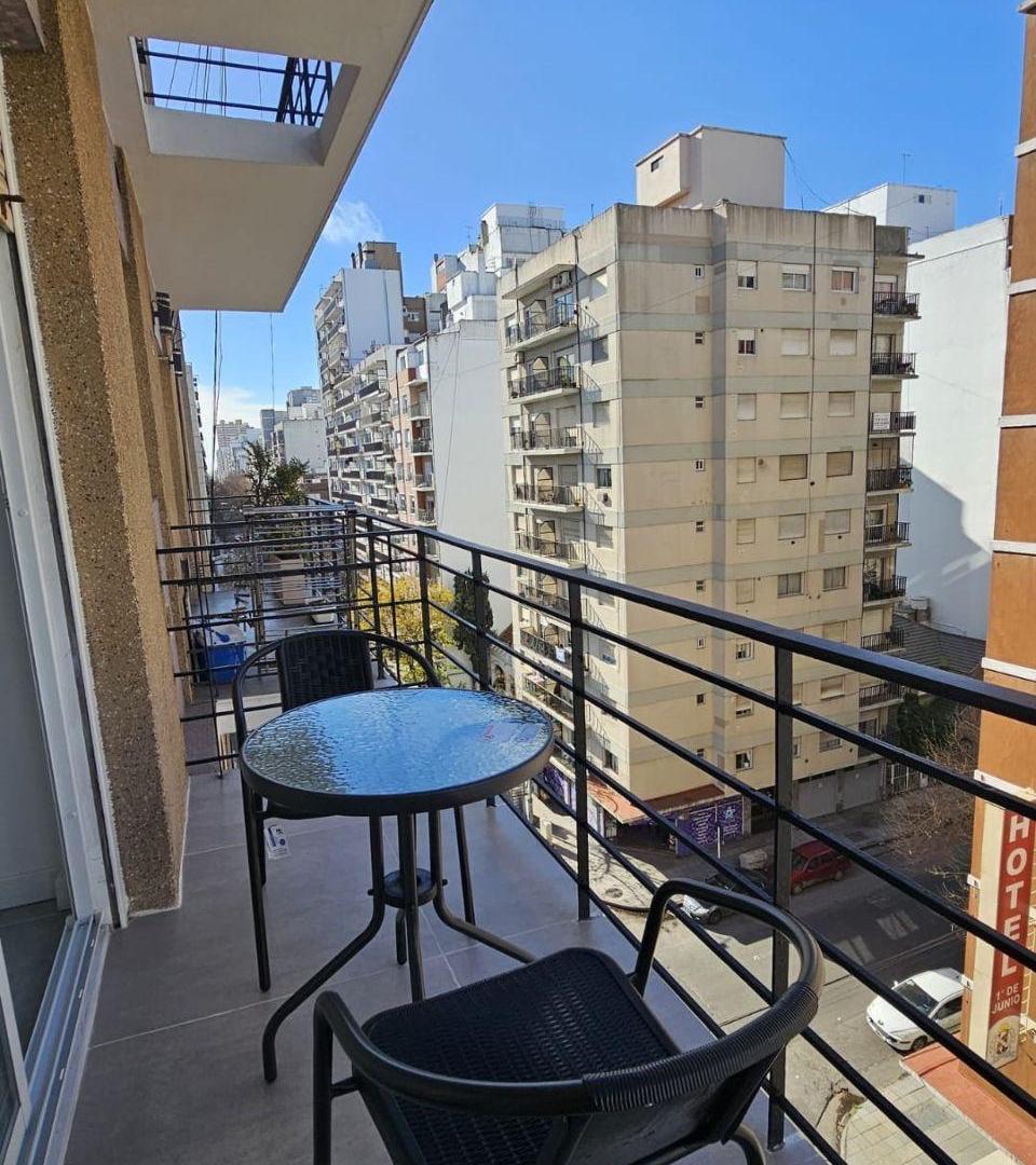 Foto de Venta Departamento 3 ambientes. Balcón al Frente. Zona Plaza Mitre, imagen 1