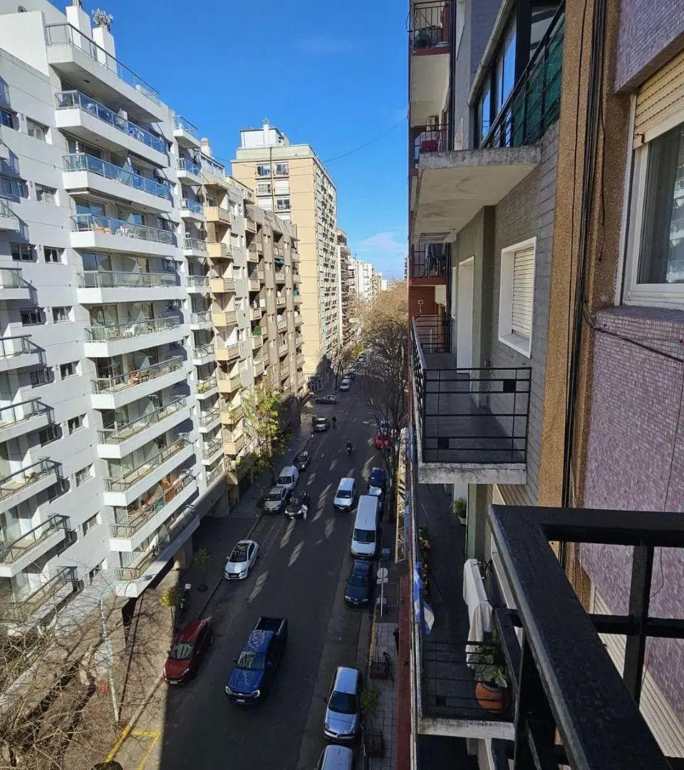 Venta Departamento 3 ambientes. Balcón al Frente. Zona Plaza Mitre 5