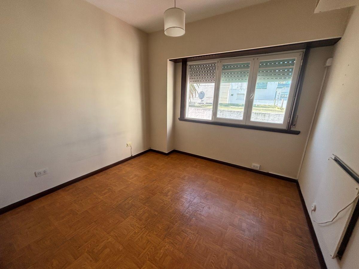 Foto de Alquiler 24 meses Departamento 2 ambientes. La Perla, imagen 2