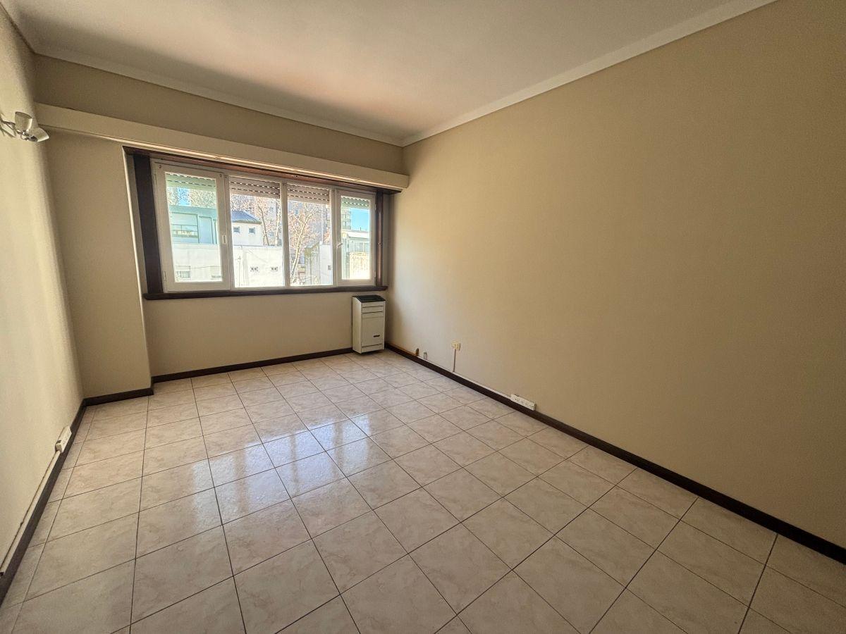 Foto de Alquiler 24 meses Departamento 2 ambientes. La Perla, imagen 1