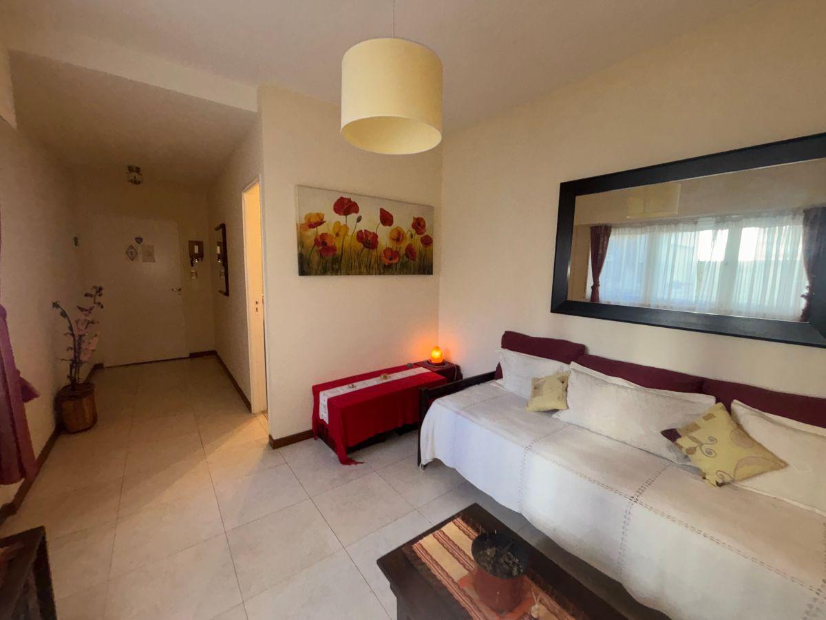 Foto de Venta Departamento 3 ambientes con Cochera. La Perla, imagen 2