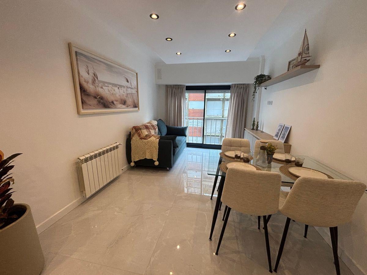 Foto de Venta Departamento 3 ambientes al Frente. Zona Centro, imagen 2