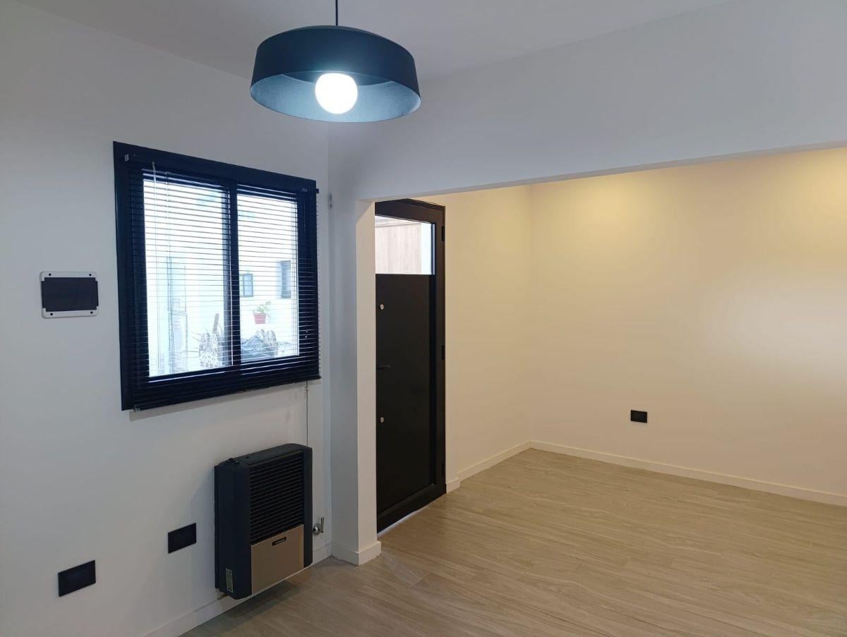 Foto de Venta PH 1 ambiente y Medio. Parque Luro, imagen 2