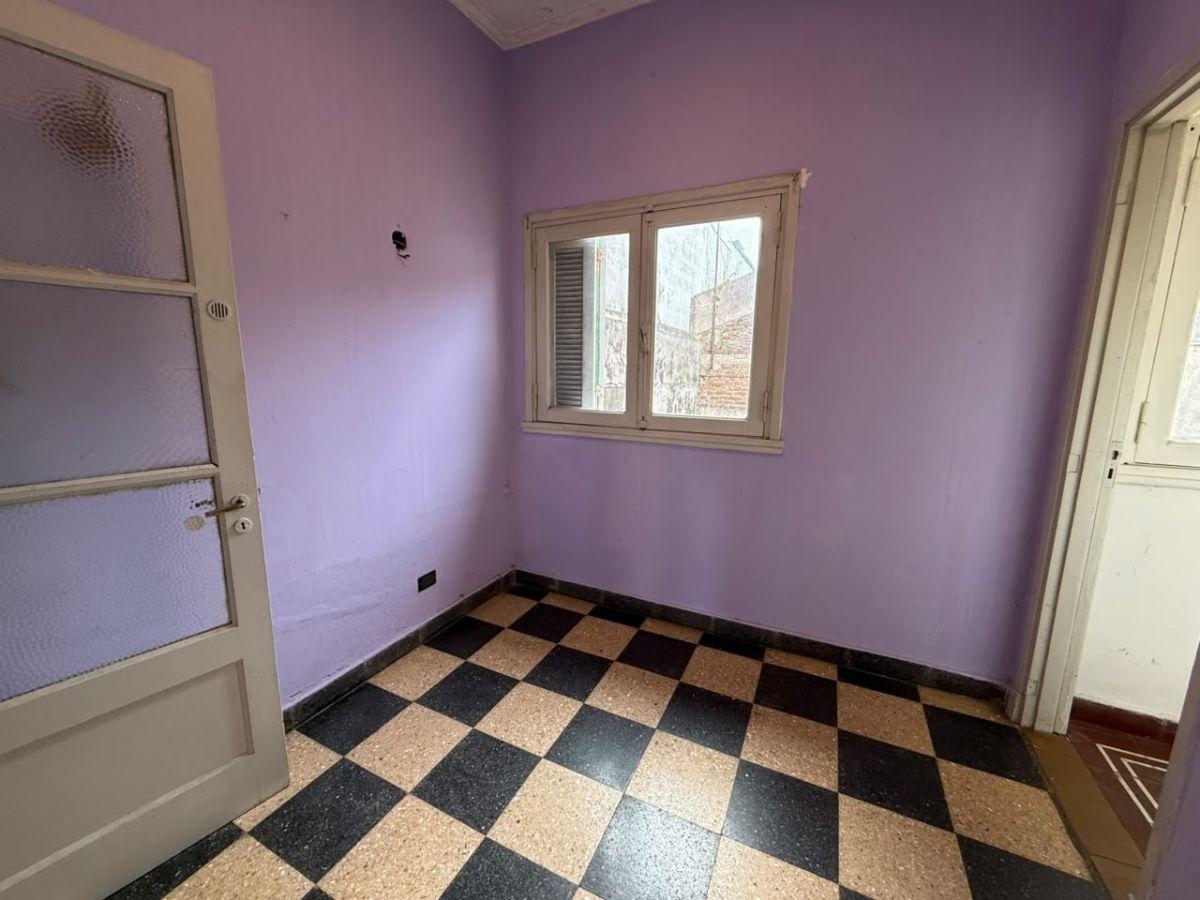 Foto de Venta PH 3 ambientes Independiente. A reciclar. Zona San Jose, imagen 3