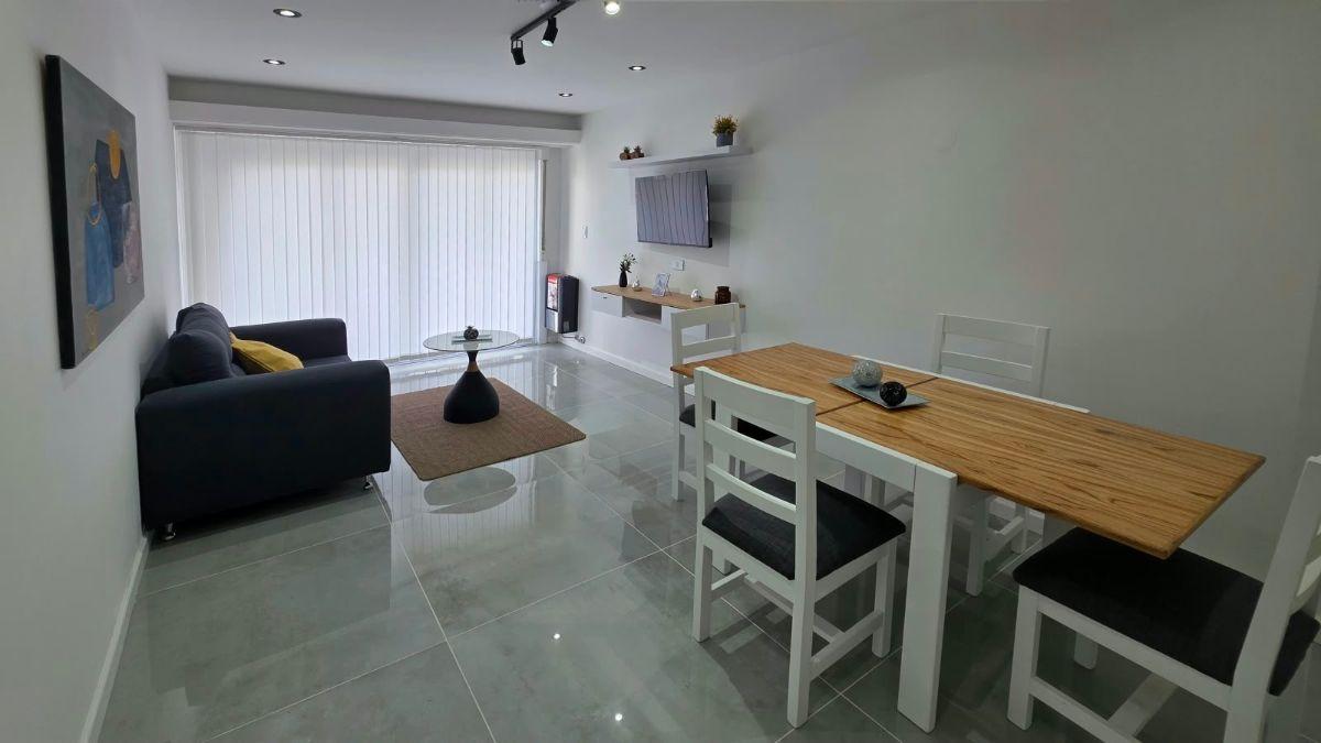 Foto de Venta Departamento 2 ambientes con Dependencia y Balcón. Zona Plaza, imagen 3